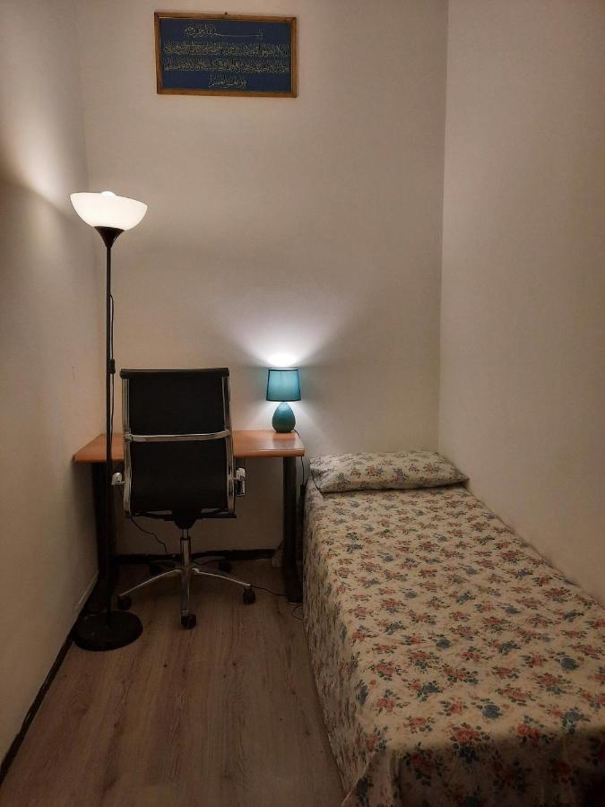 Nice And Quiet Accommodation In The City Center Milão Exterior foto